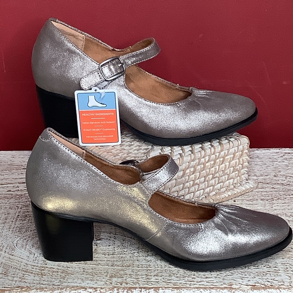 Aetrex Silver Mary Jane Heels - Picture 7 of 12